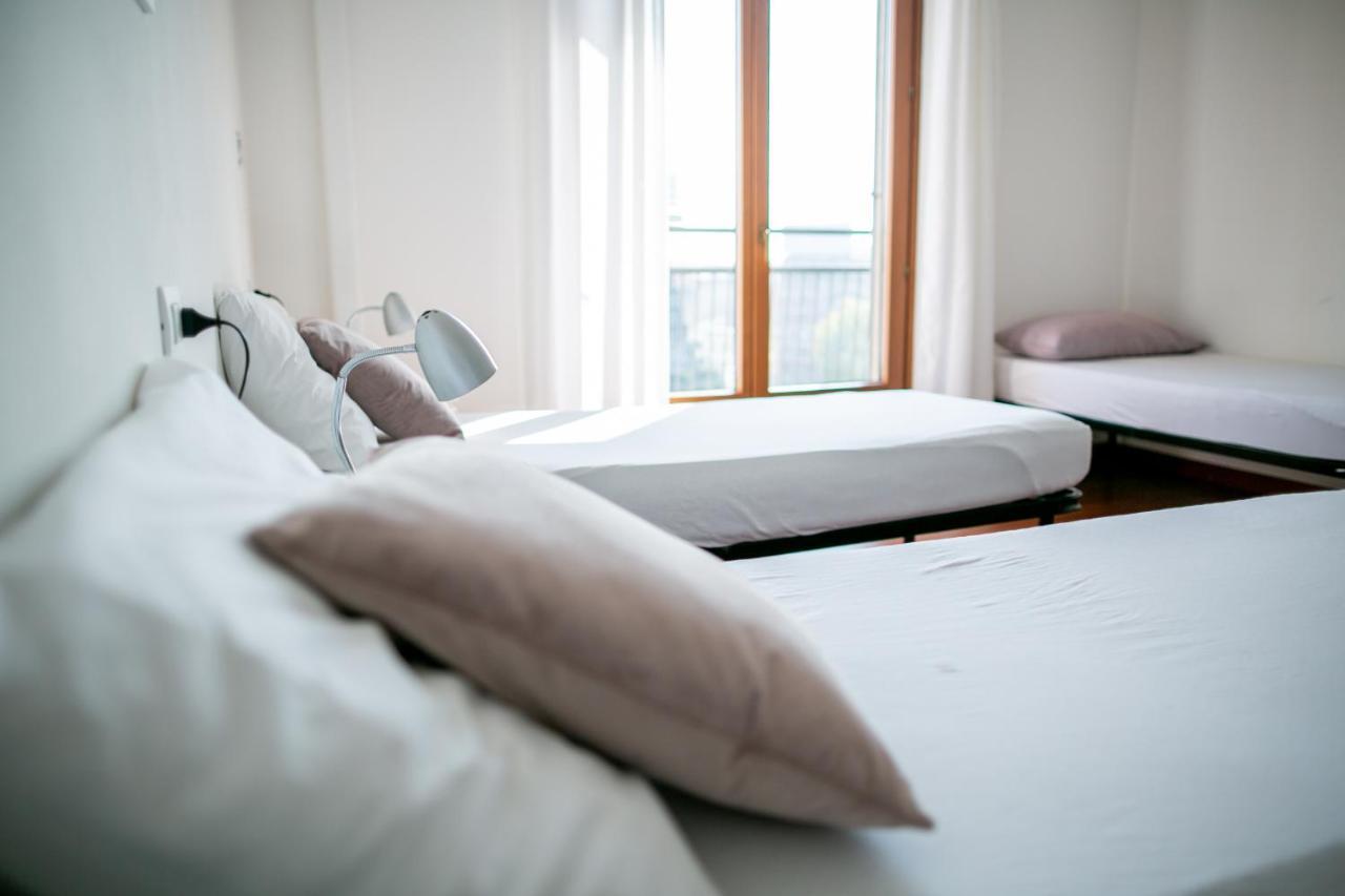 B&B Best Hostel Milano Couette-café